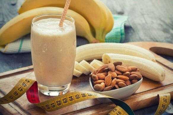 Smouses with banana and almond